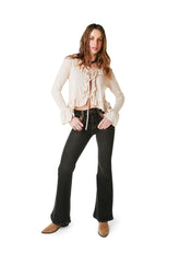 POLERA HANNA REGULAR TIPO BOLERO C/ VUELOS BEIGE EFESIS