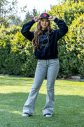 Jeans Glith Flare Bordado con Desflecado Gris Cacao