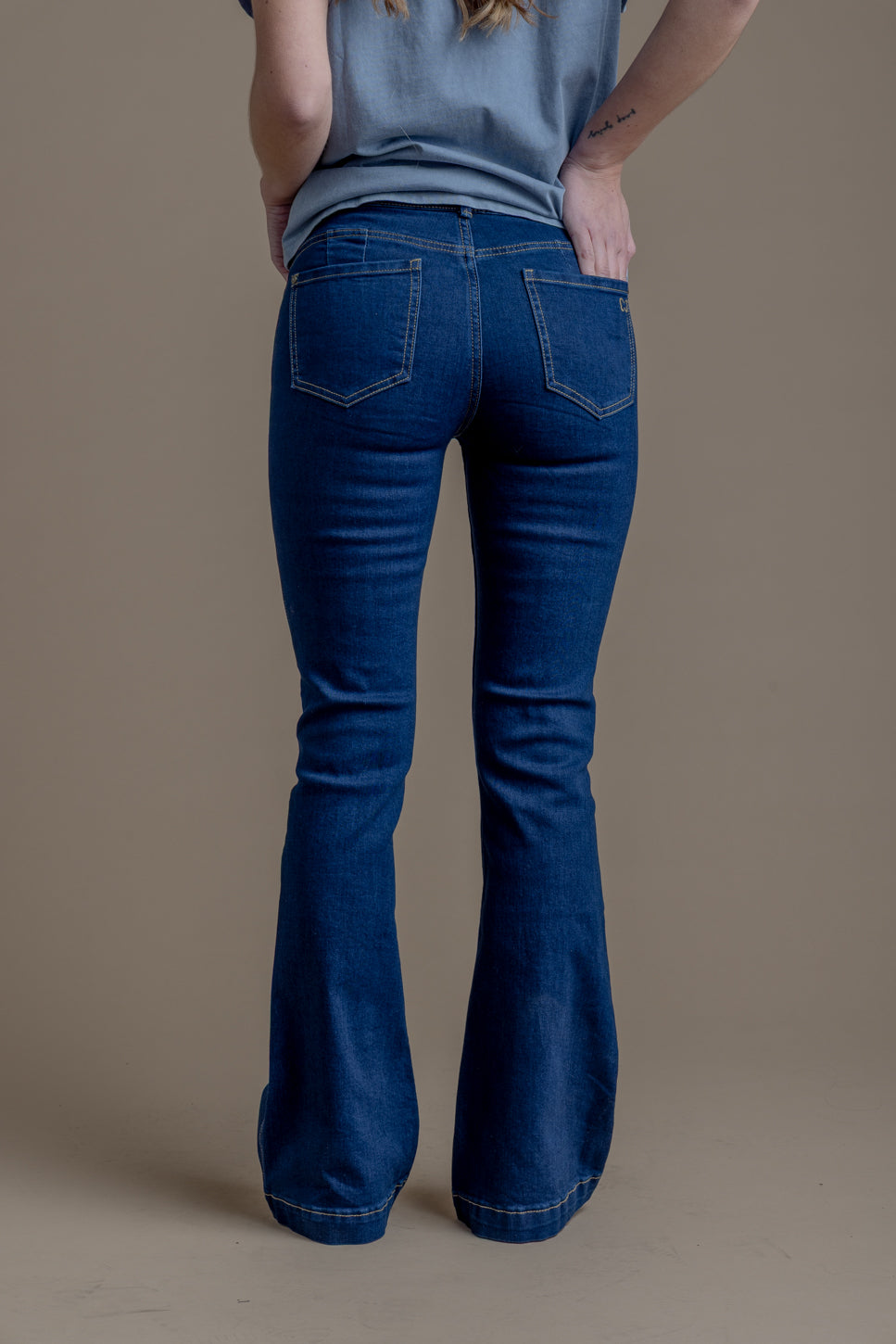 Jeans Flo Flare Dark Azul Efesis