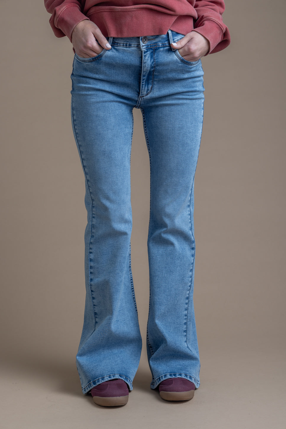 Jeans Feel Flare Bolsillo con Tapetas Azul Light Efesis