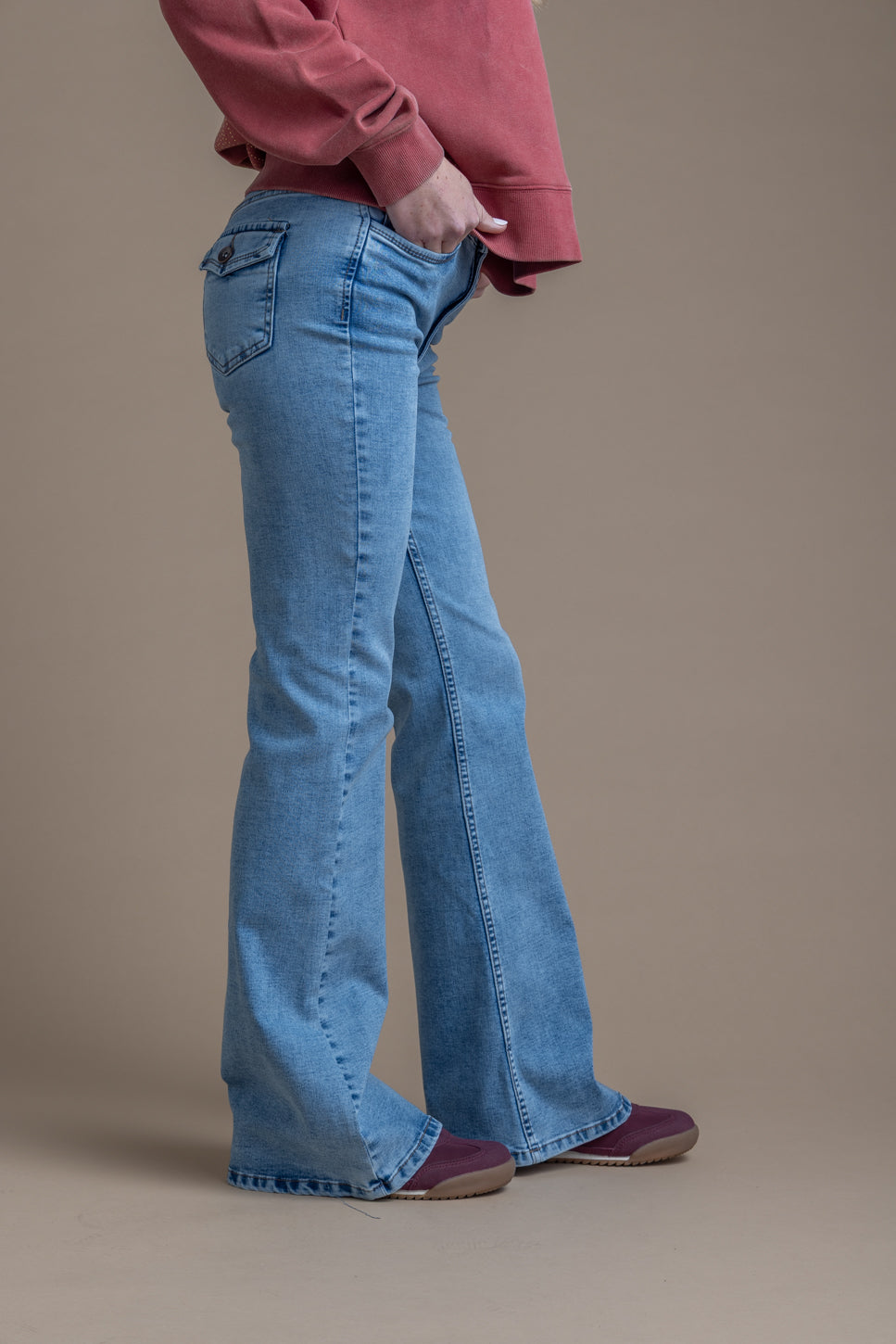 Jeans Feel Flare Bolsillo con Tapetas Azul Light Efesis