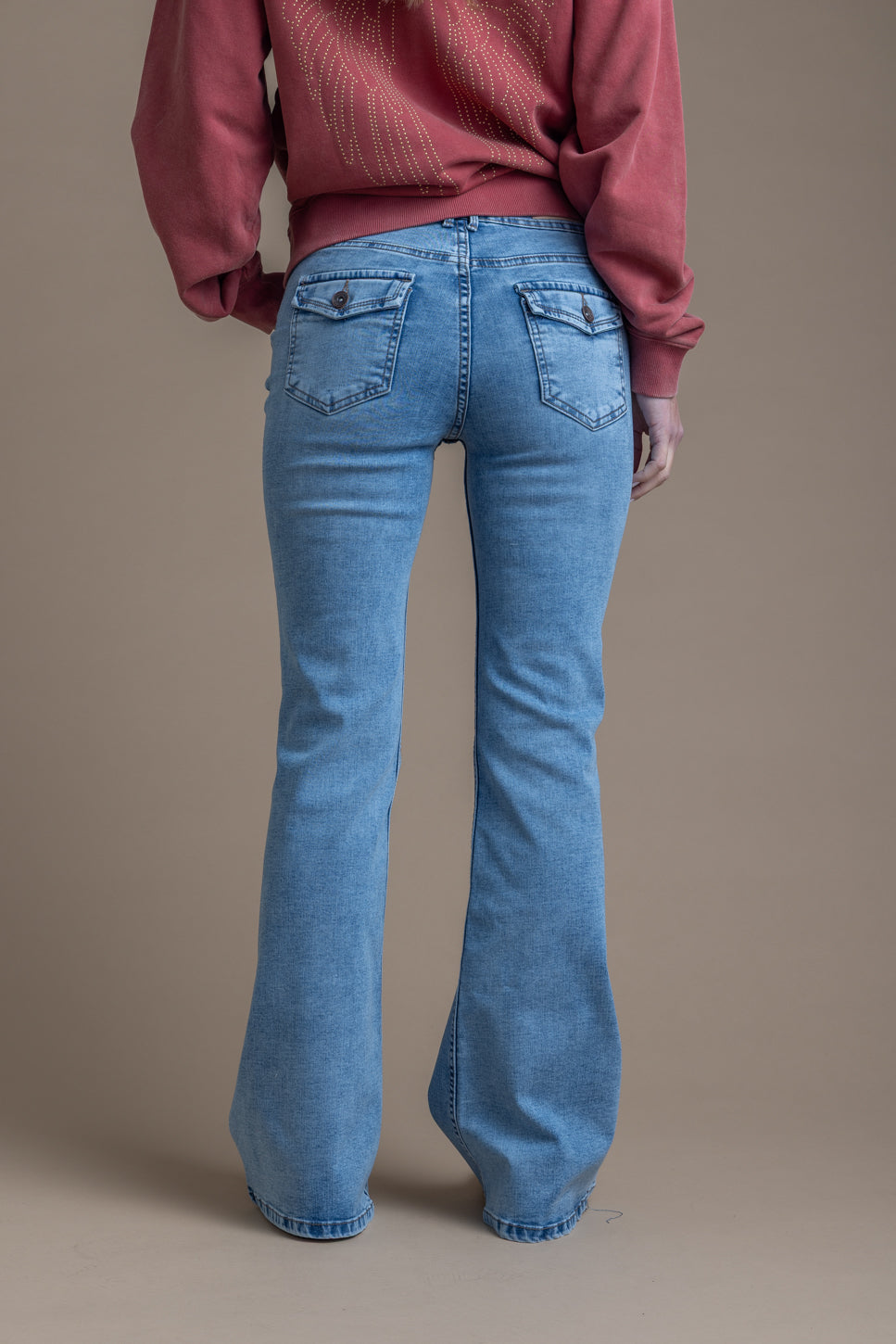 Jeans Feel Flare Bolsillo con Tapetas Azul Light Efesis