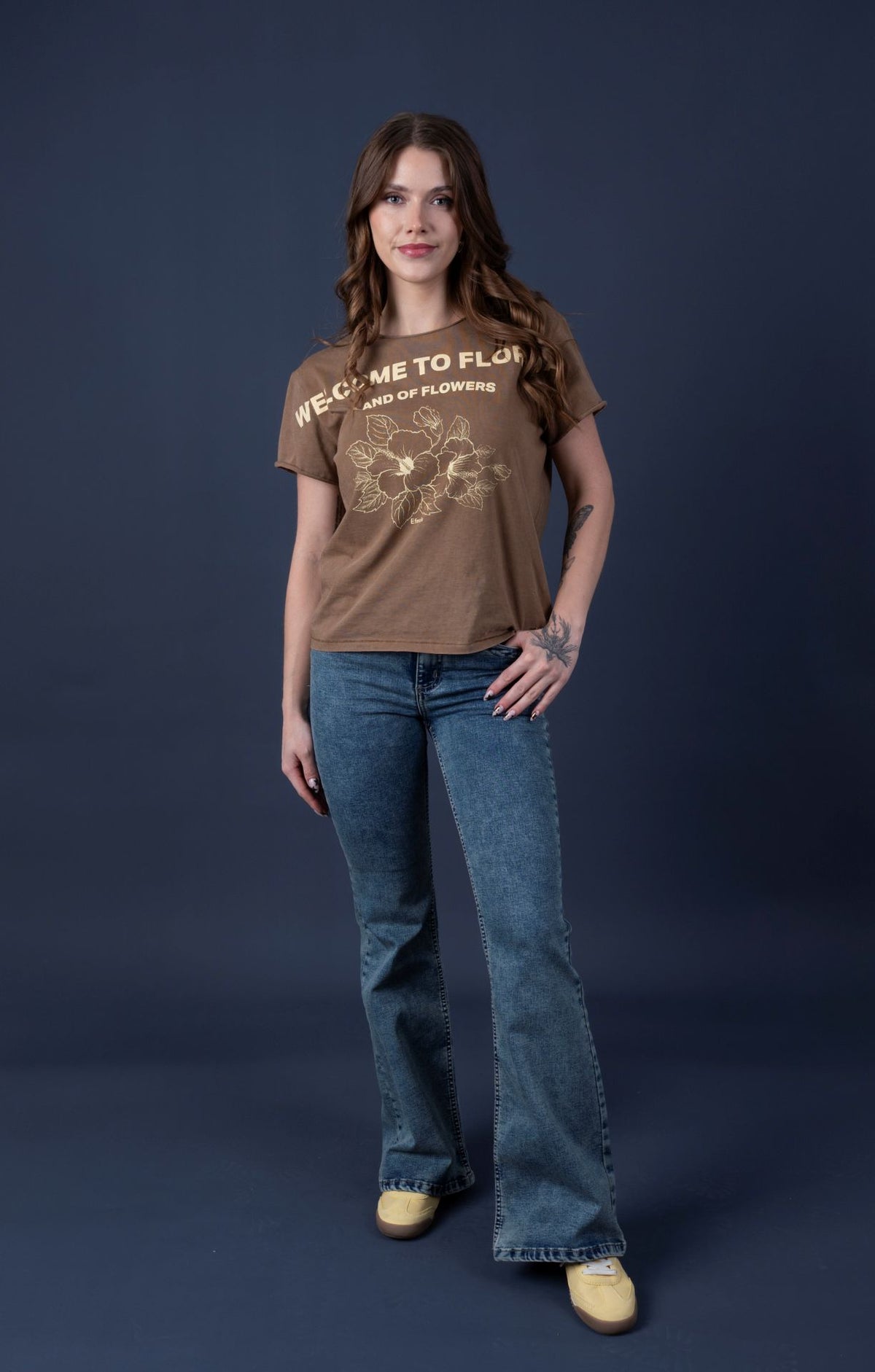 Jeans Lucas Flare Sobreteñido y Bordado Encaje Azul Efesis