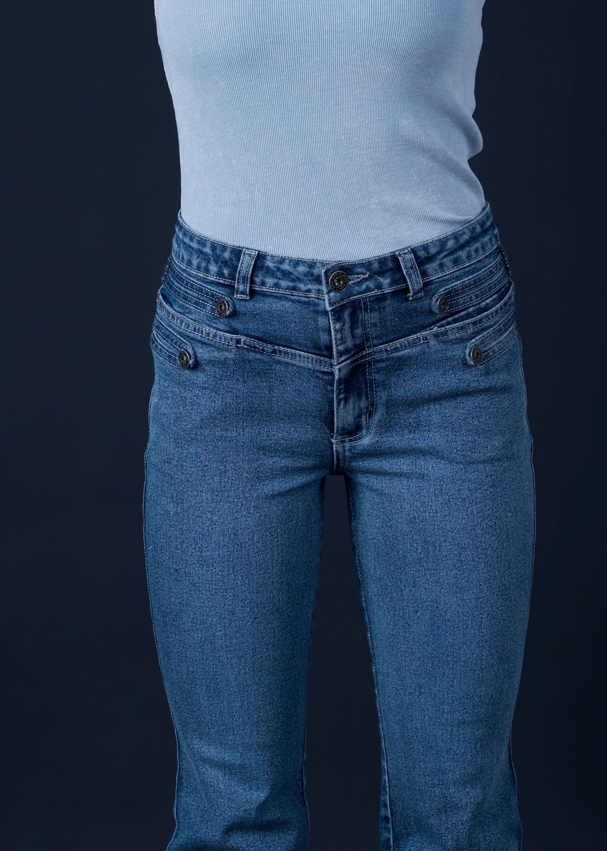 Jeans Santino Flare Trabas Decorativas Azul Efesis
