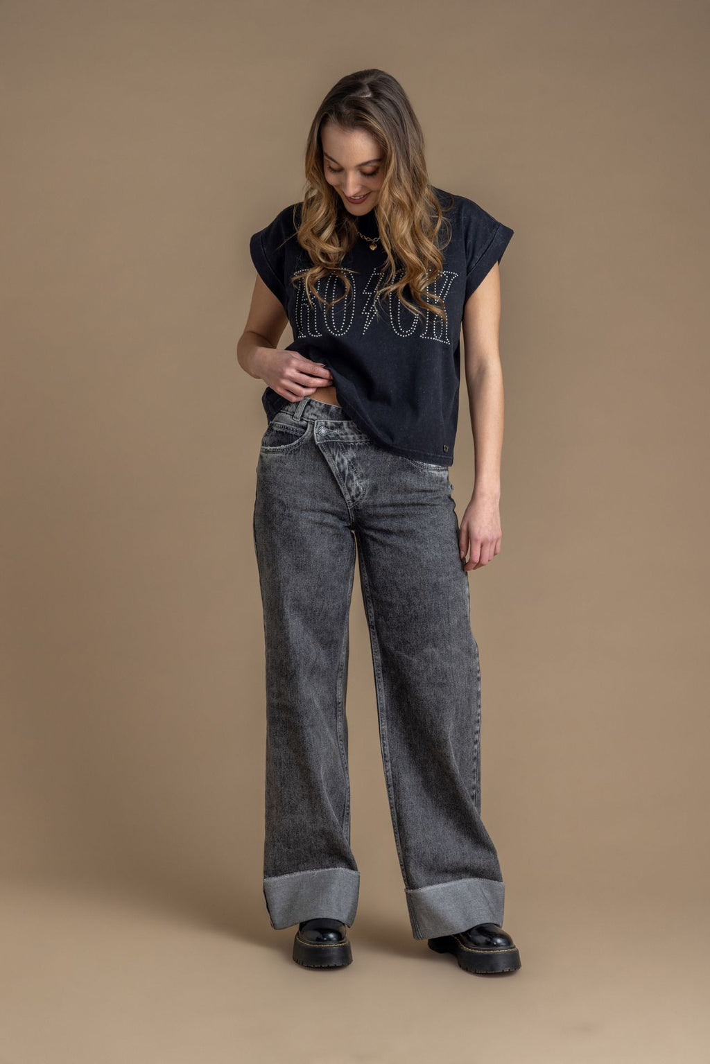 Jeans Nina Wide Pretina Caída Roll Up Gris Efesis