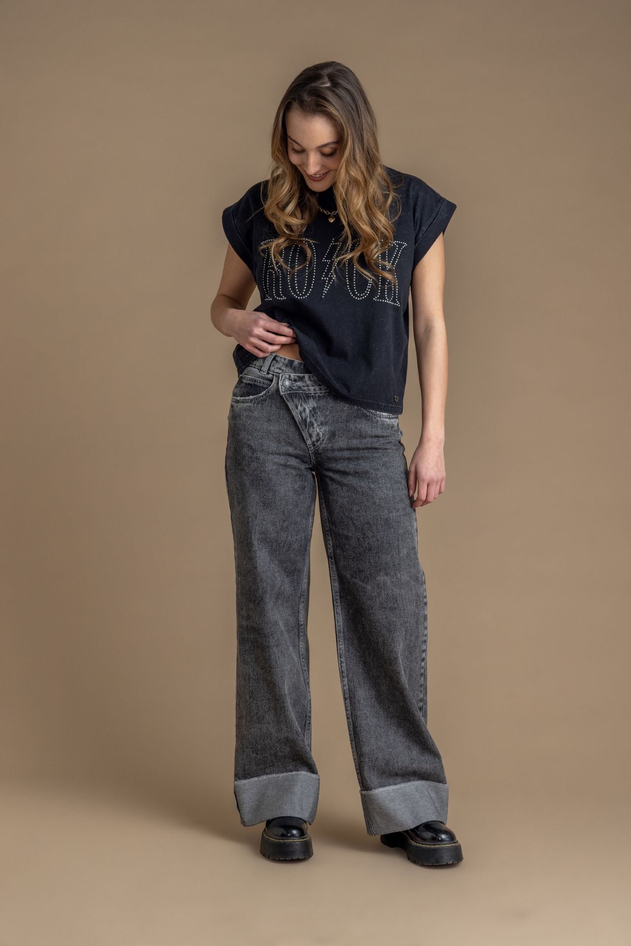 Jeans Nina Wide Pretina Caída Roll Up Gris Efesis