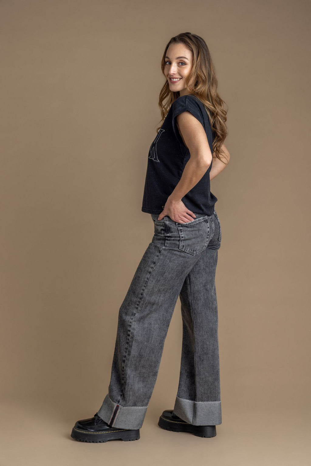 Jeans Nina Wide Pretina Caída Roll Up Gris Efesis