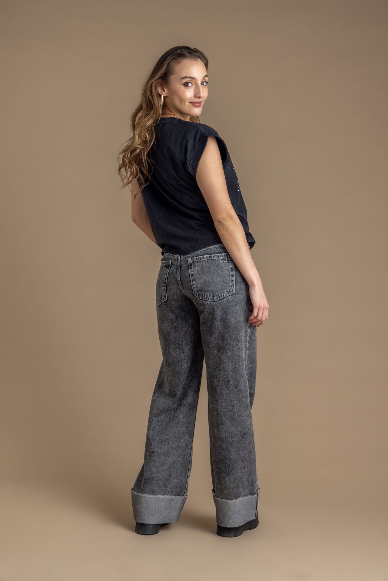 Jeans Nina Wide Pretina Caída Roll Up Gris Efesis