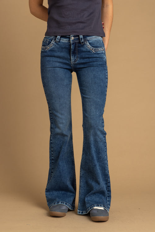 Jeans Calabria Flare Bordado Bocas Bolsillo Azul Efesis