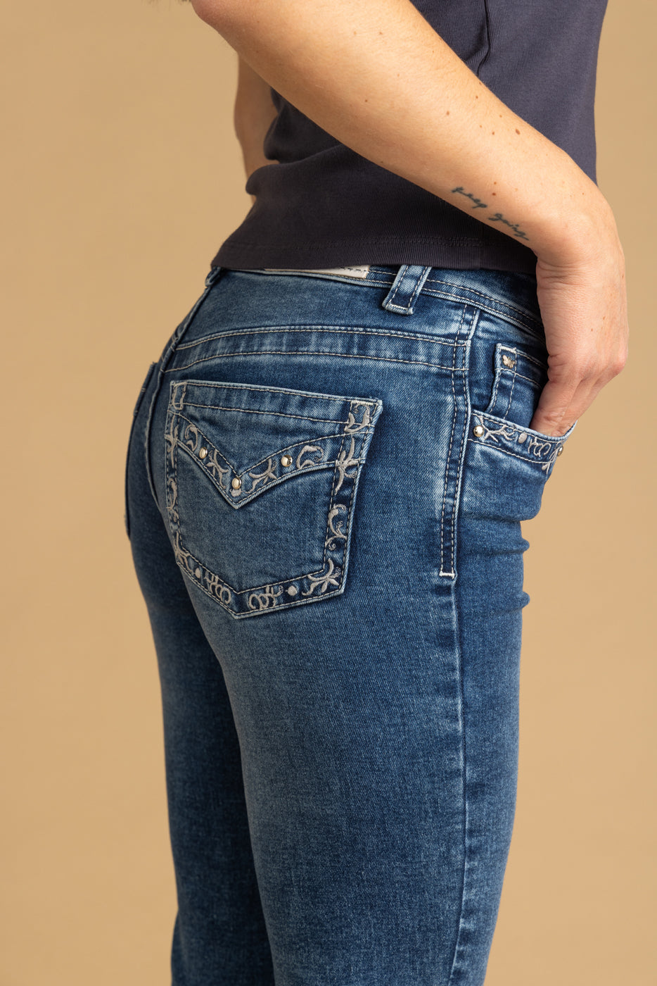 Jeans Calabria Flare Bordado Bocas Bolsiloo Azul Efesis