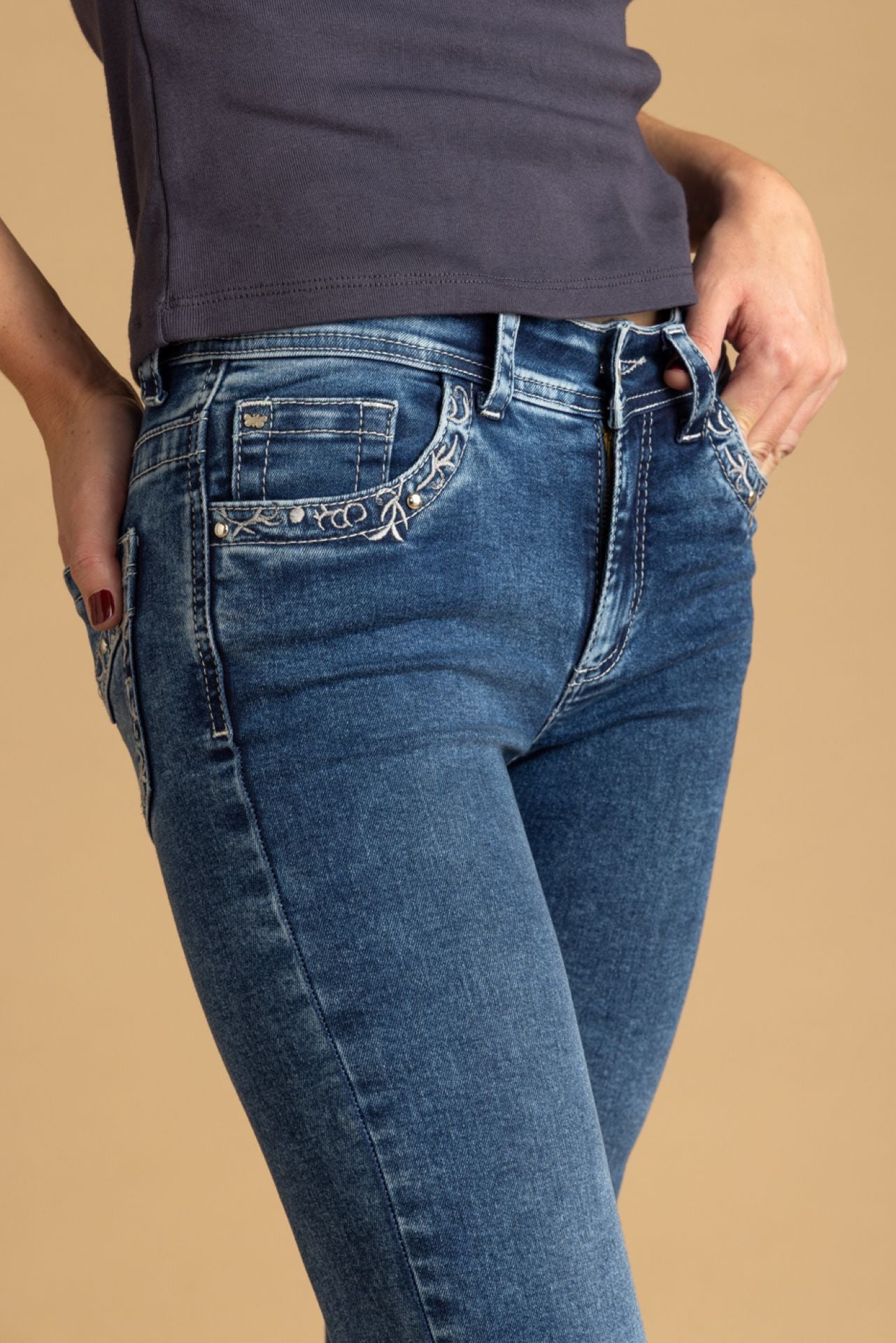 Jeans Calabria Flare Bordado Bocas Bolsiloo Azul Efesis