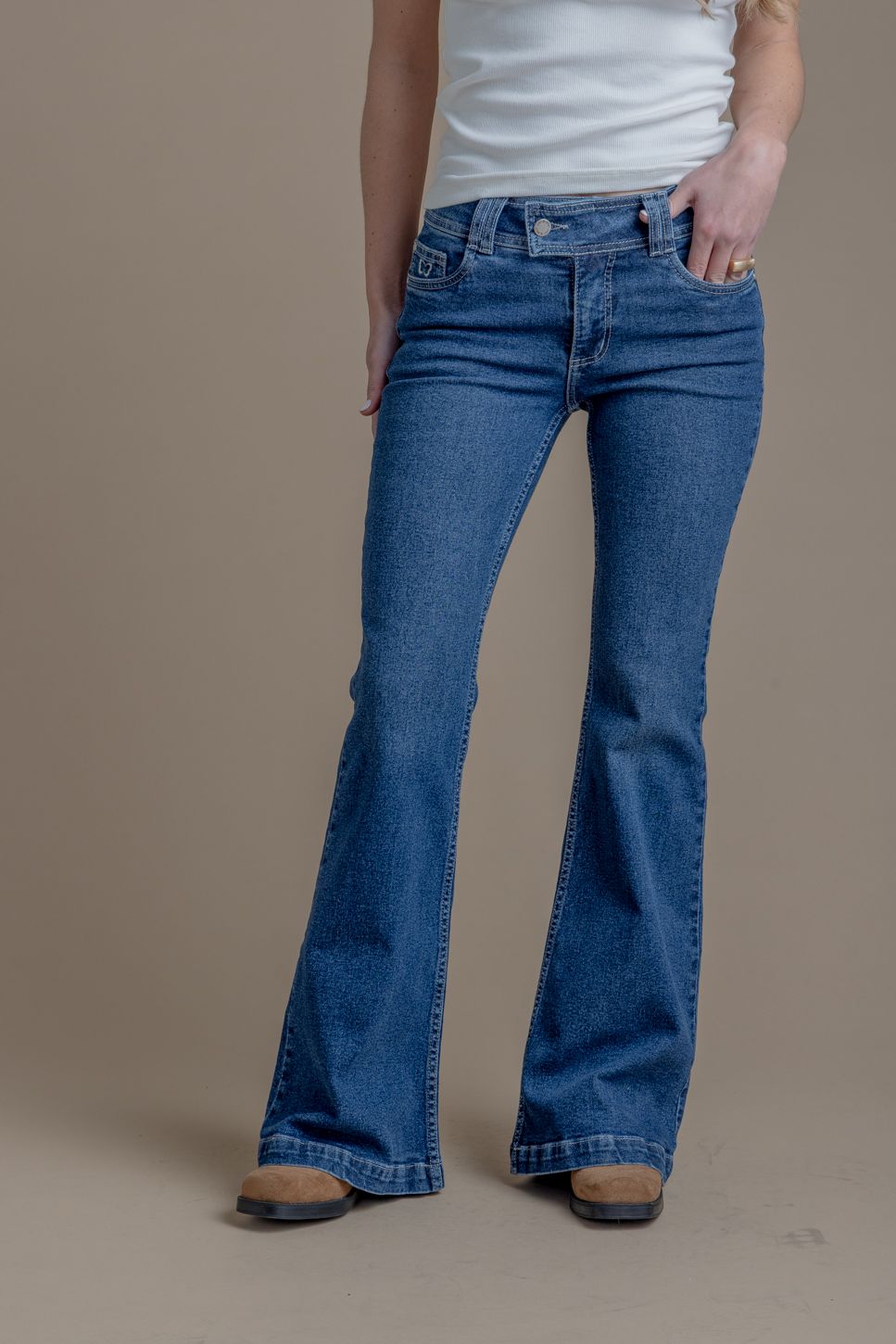 Jeans Filippa Flare Bordado Mariposas Bolsillo Azul Efesis