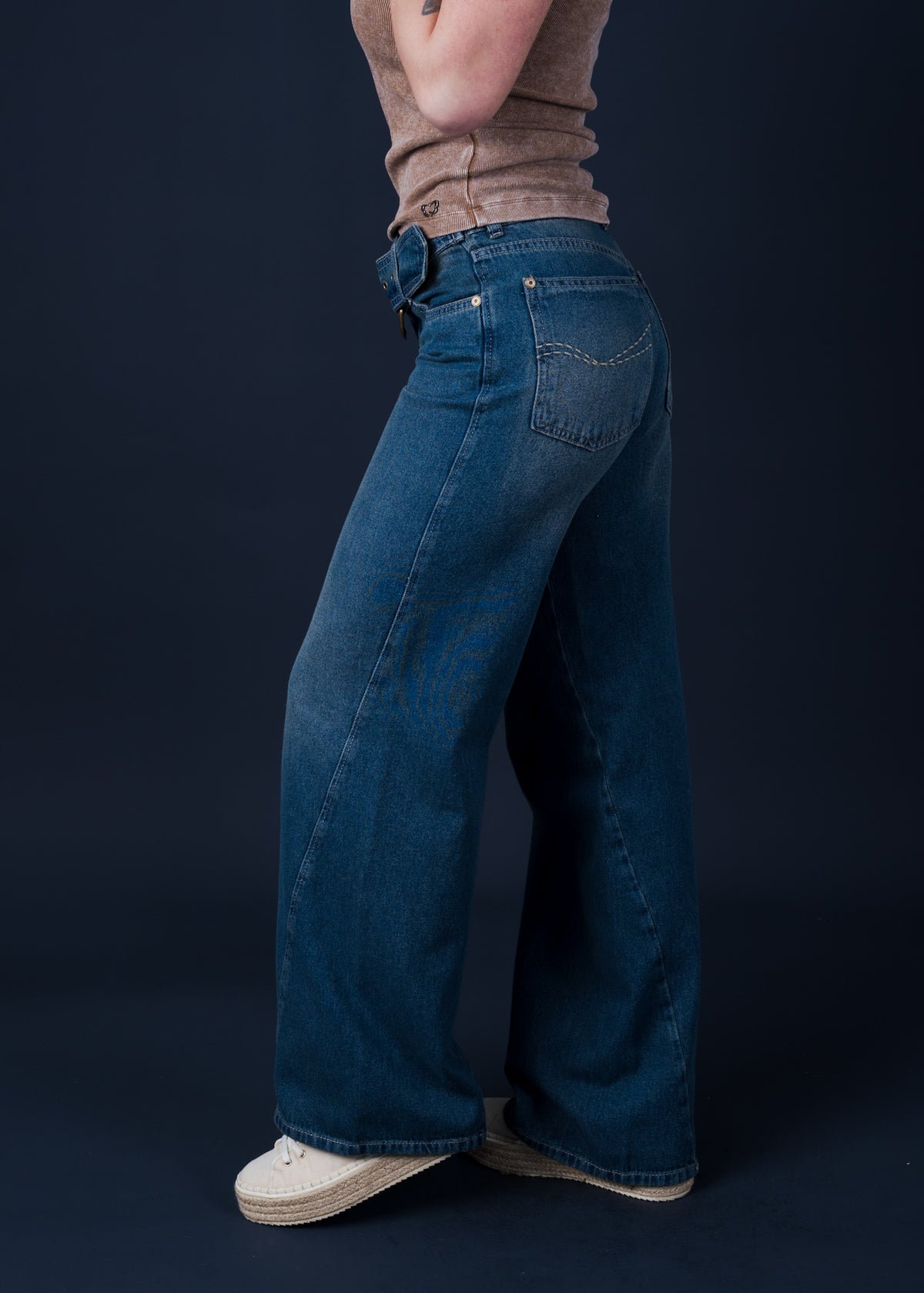 Jeans Ginger Palazzo Traspaso y Cinturon Azul Efesis