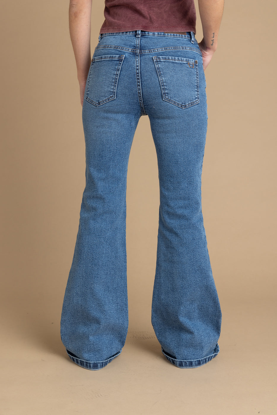 Jeans Corin Flare Bolsillo Parche Azul Efesis
