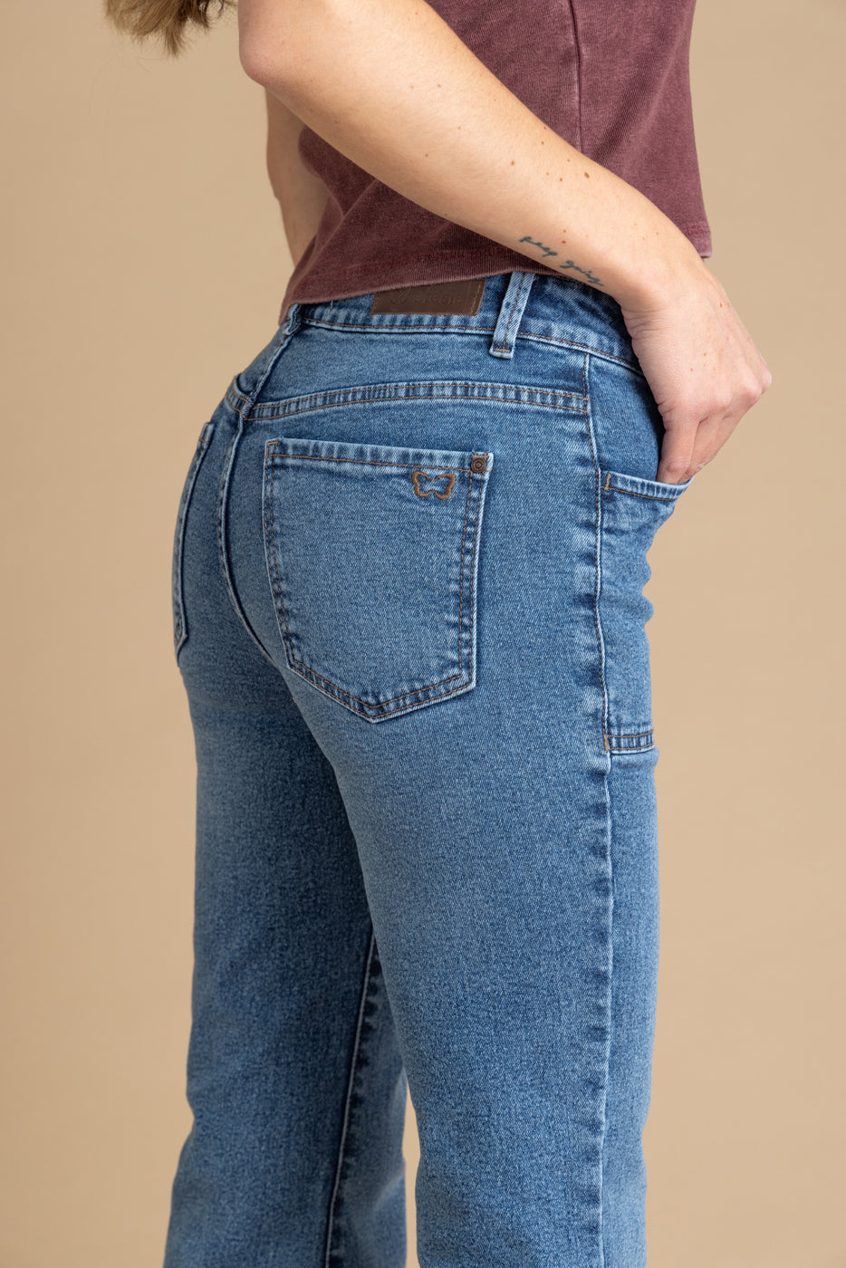 Jeans Corin Flare Bolsillo Parche Azul Efesis