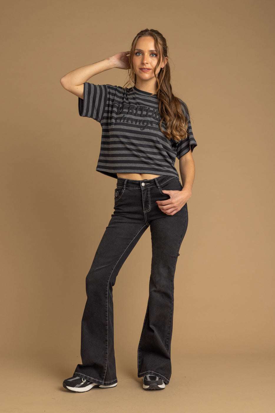 Jeans Wings Black Flare Bordado Alas Bolsillo Trasero Efesis