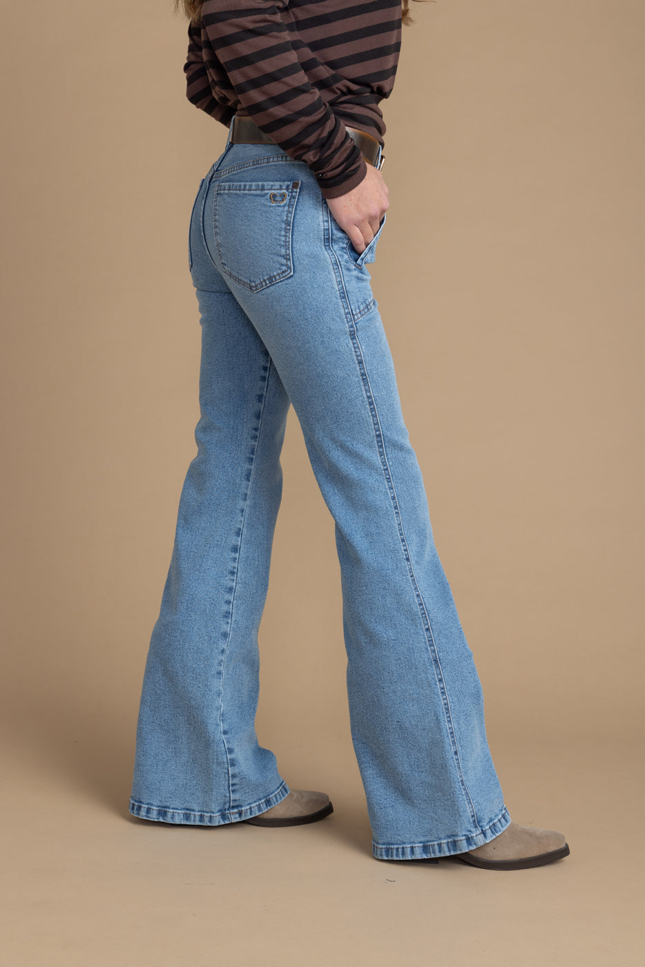 Jeans Claus Flare Bolsillo Vivo Interior Azul Efesis