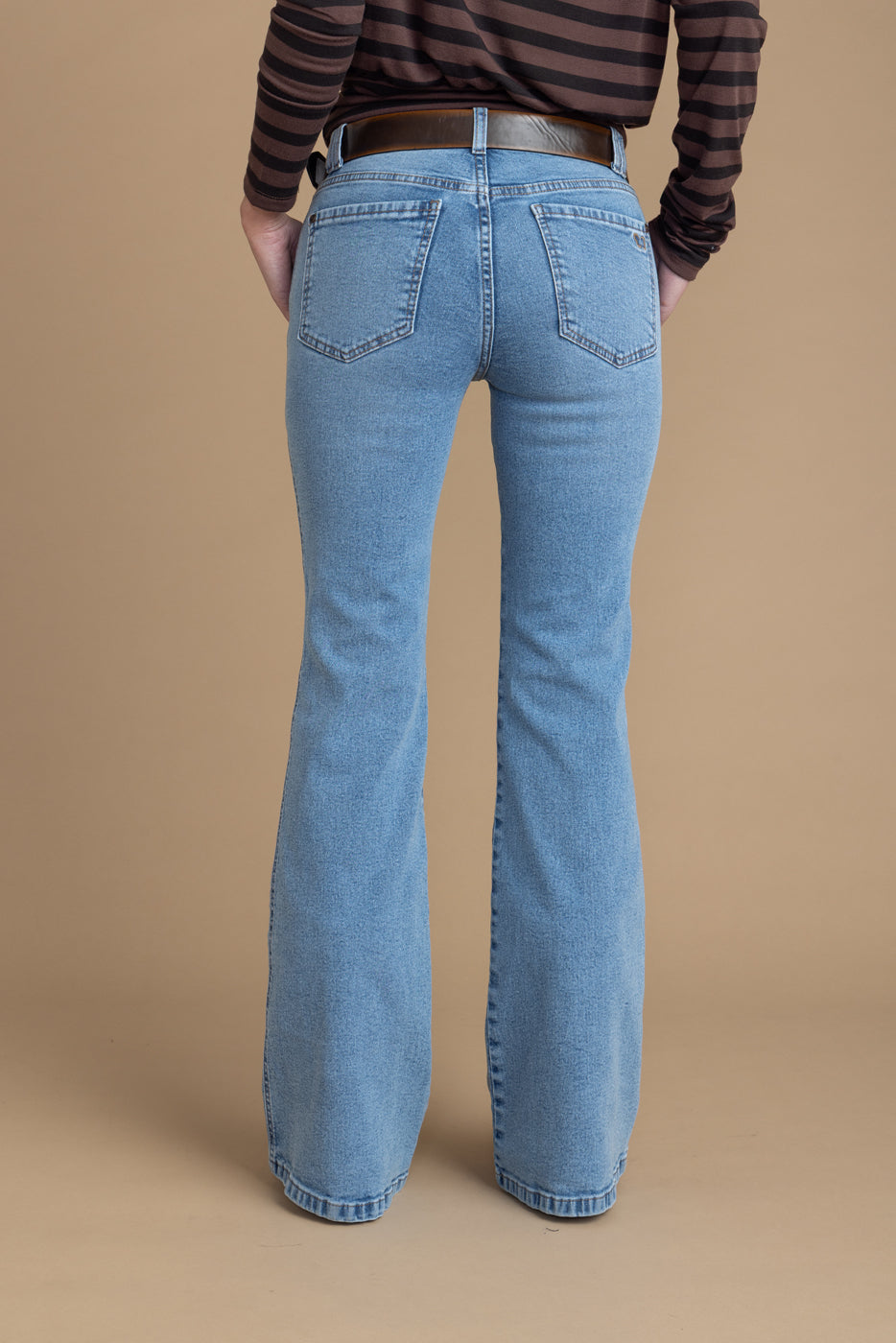 Jeans Claus Flare Bolsillo Vivo Interior Azul Efesis