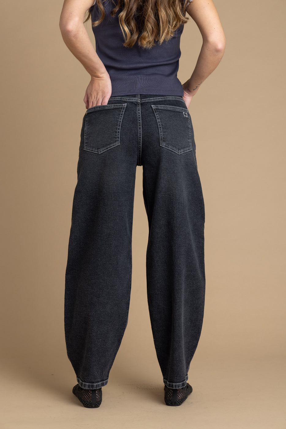 Jeans Rigel Balloon Alforja y Ojetillos Negro Efesis