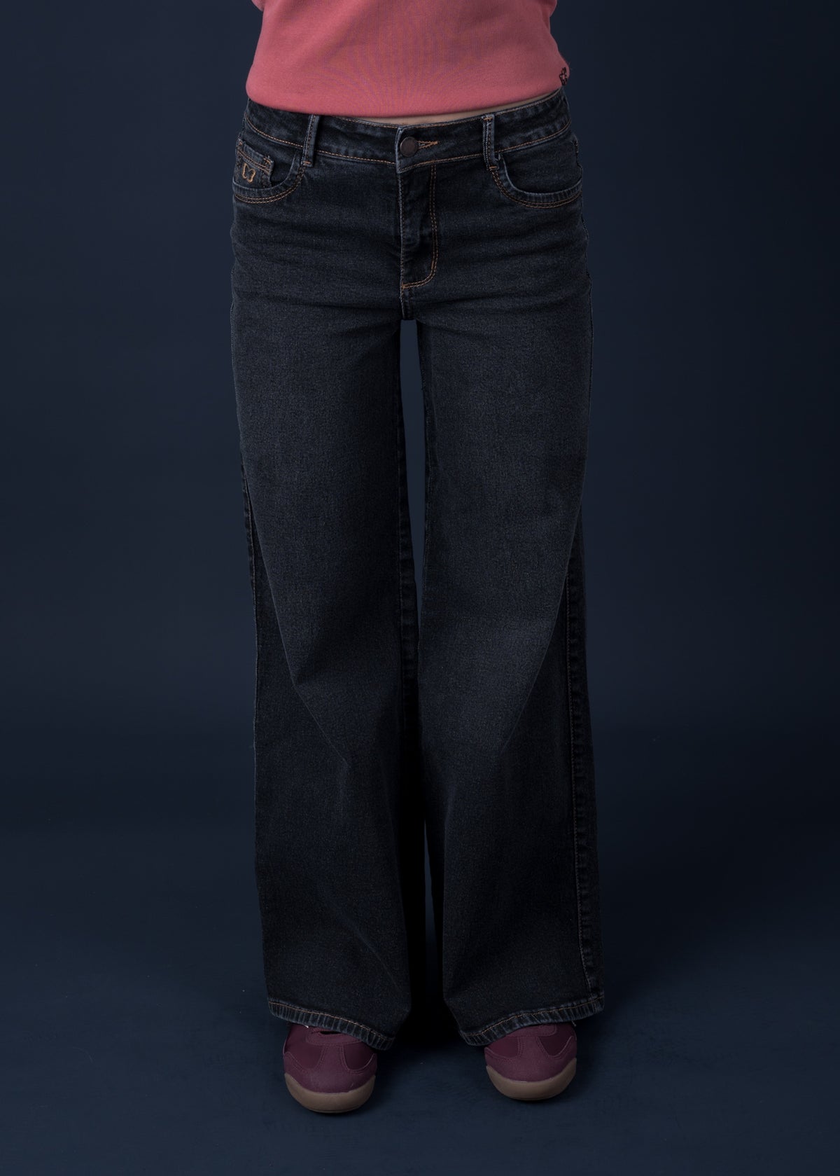 Jeans Angel Black Wide Bordado Alas Bolsillo Trasero Efesis