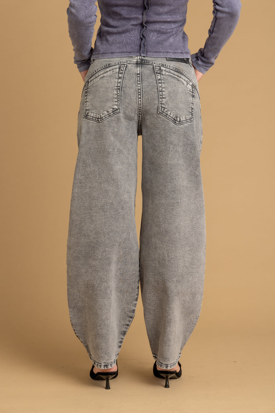 Jeans Nápoles Balloon Bolsillo Trasero en Forma Gris Efesis