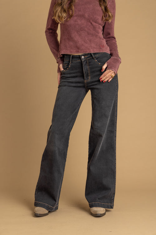 Jeans Aradia Wide Tachas Boca Bolsillo Negro Efesis