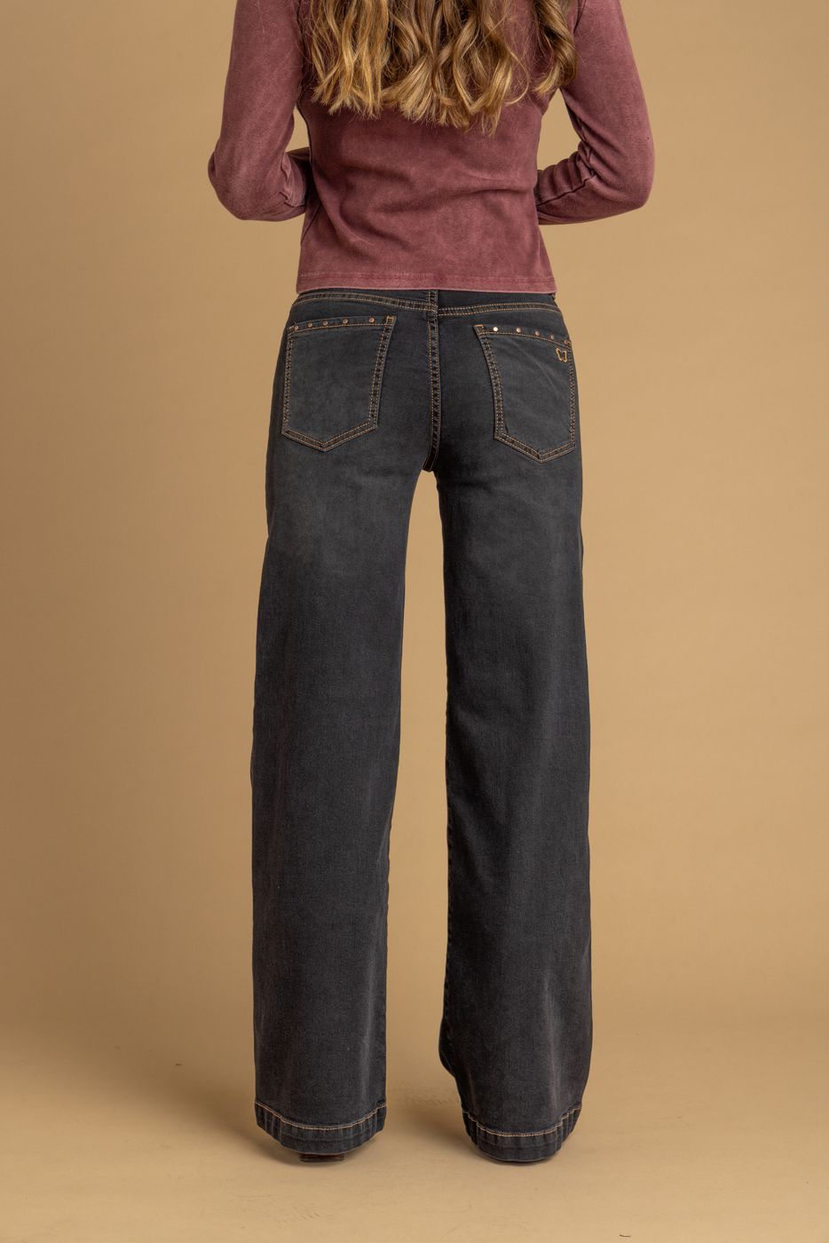 Jeans Aradia Wide Tachas Boca Bolsillo Negro Efesis