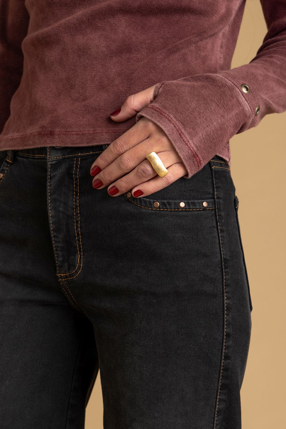 Jeans Aradia Wide Tachas Boca Bolsillo Negro Efesis