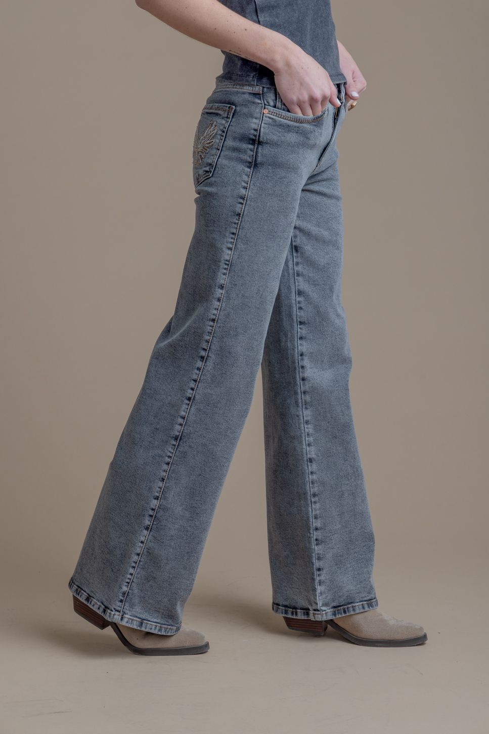 Jeans Angel Palazzo Bordado Alas Gris Efesis
