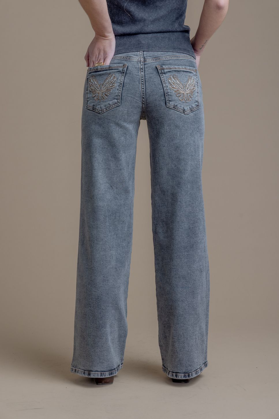 Jeans Angel Palazzo Bordado Alas Gris Efesis
