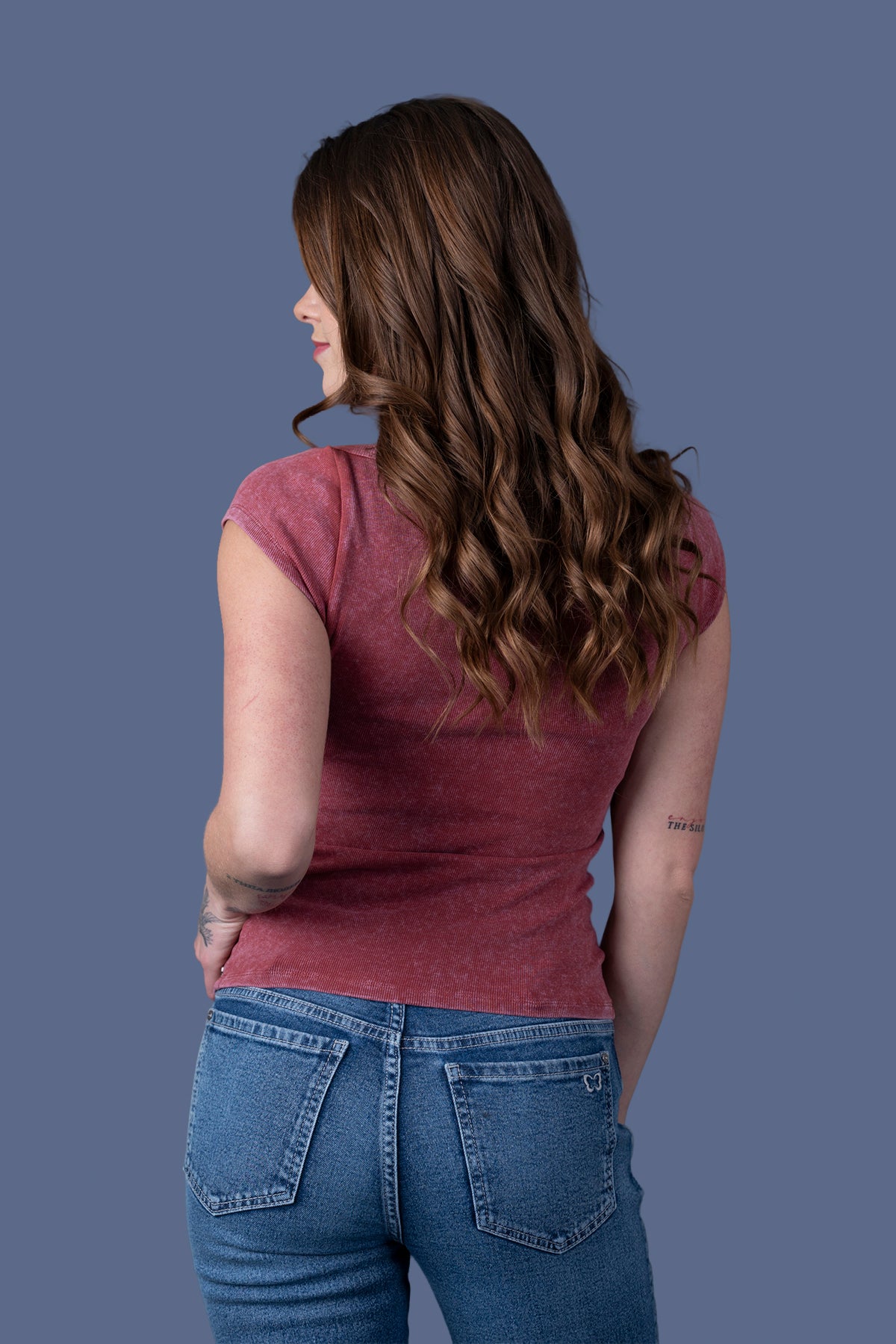 Polera Isa Regular Cuello Barco Gravillada Burdeo Efesis
