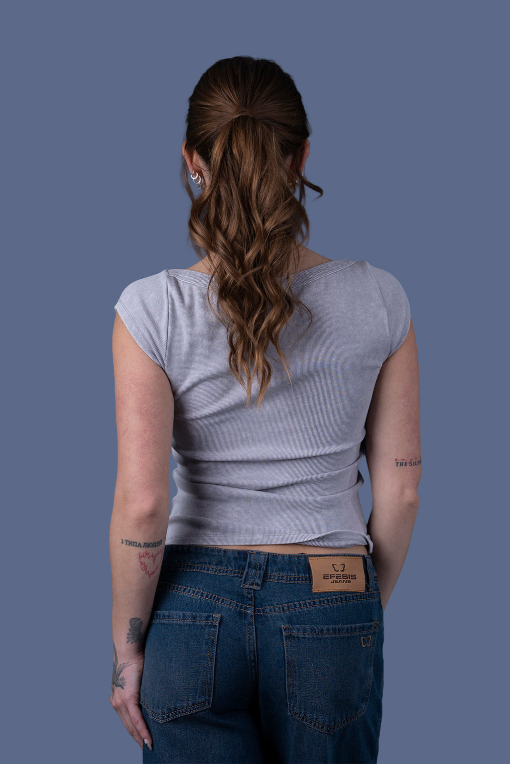 Polera Isa Regular Cuello Barco Gravillada Gris Claro Efesis