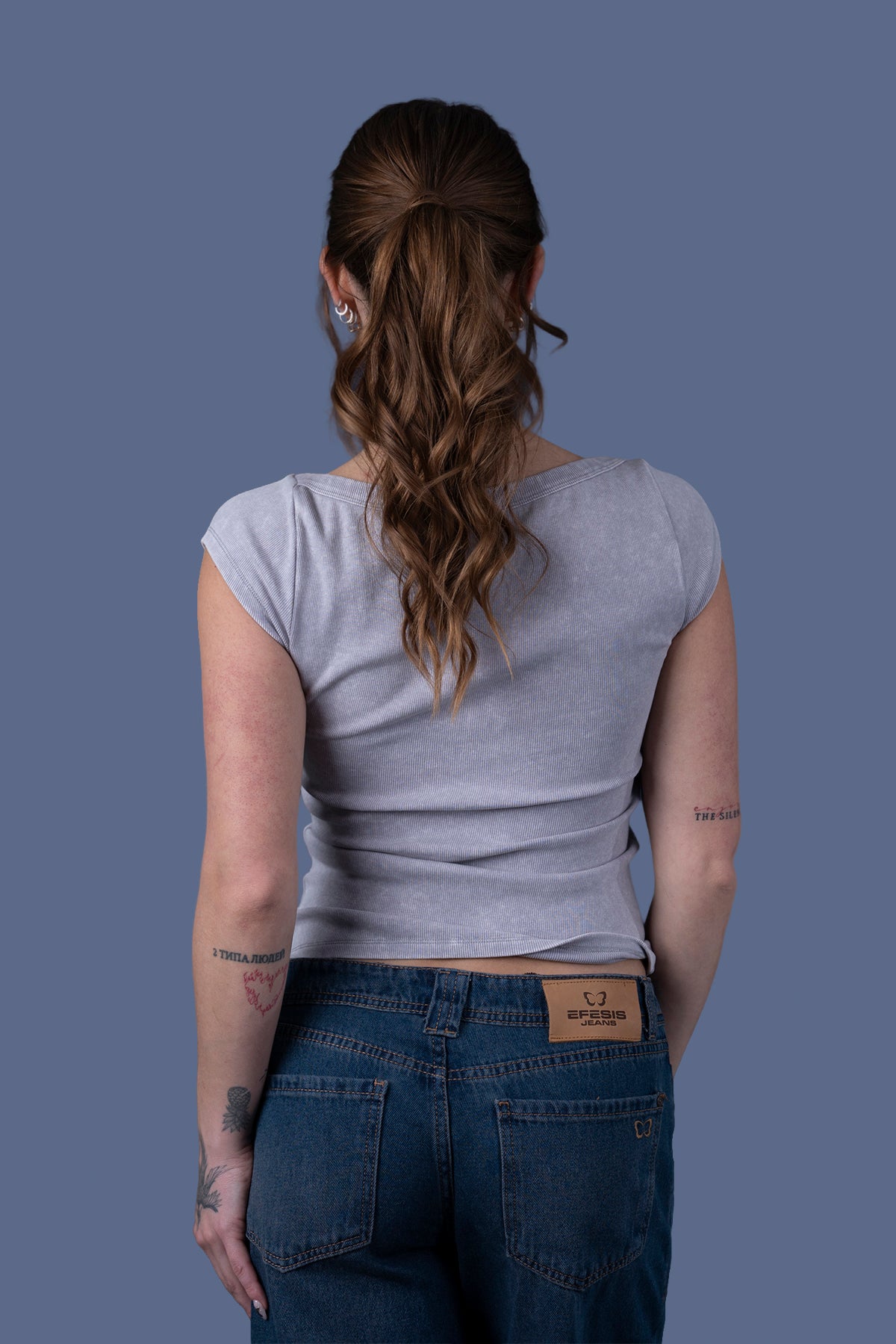 Polera Isa Regular Cuello Barco Gravillada Gris Claro Efesis