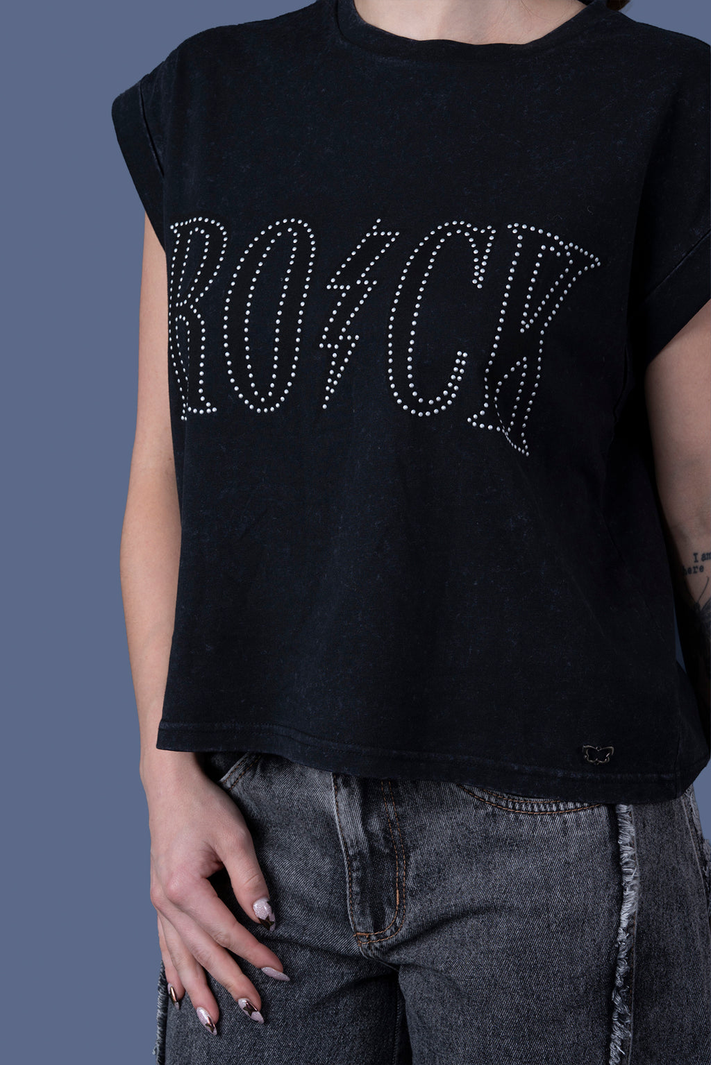 Polera Laia Regular "ROCK" Tachas Negro Efesis