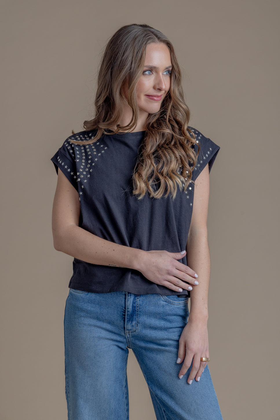 Polera Abbie Regular Tachas Negro Efesis
