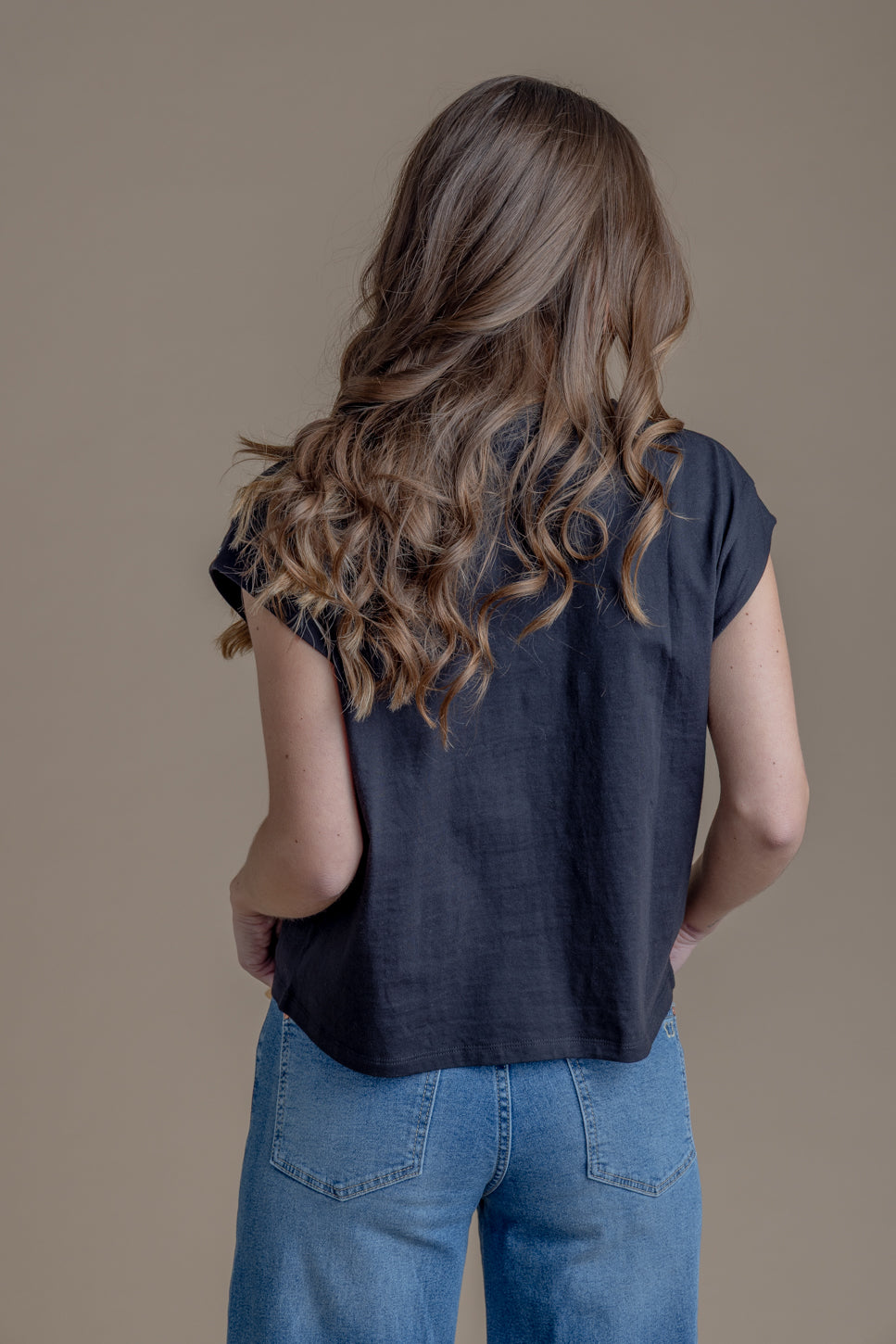 Polera Abbie Regular Tachas Negro Efesis