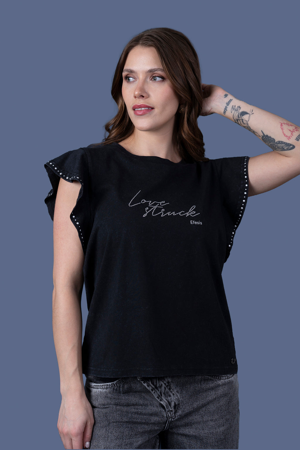 Polera Adela Regular Vuelos en Manga y Tachas Negro Efesis