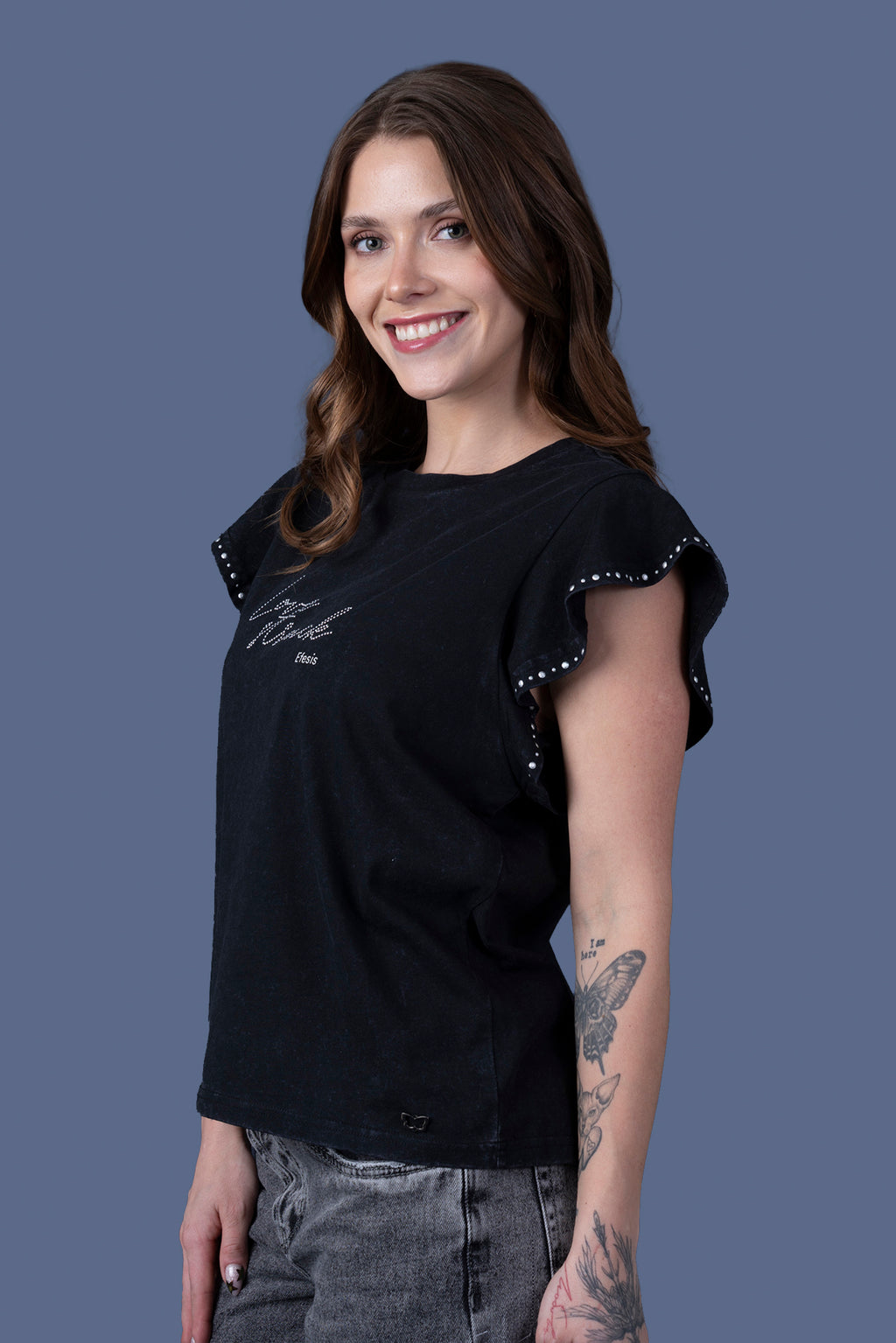 Polera Adela Regular Vuelos en Manga y Tachas Negro Efesis