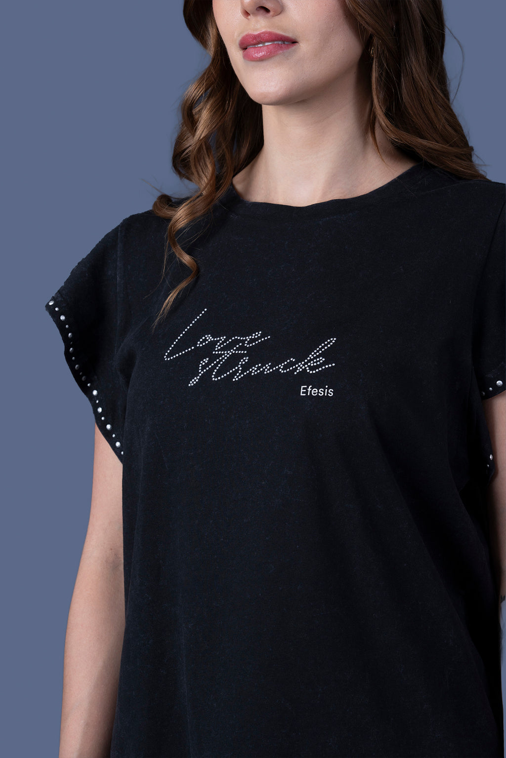 Polera Adela Regular Vuelos en Manga y Tachas Negro Efesis