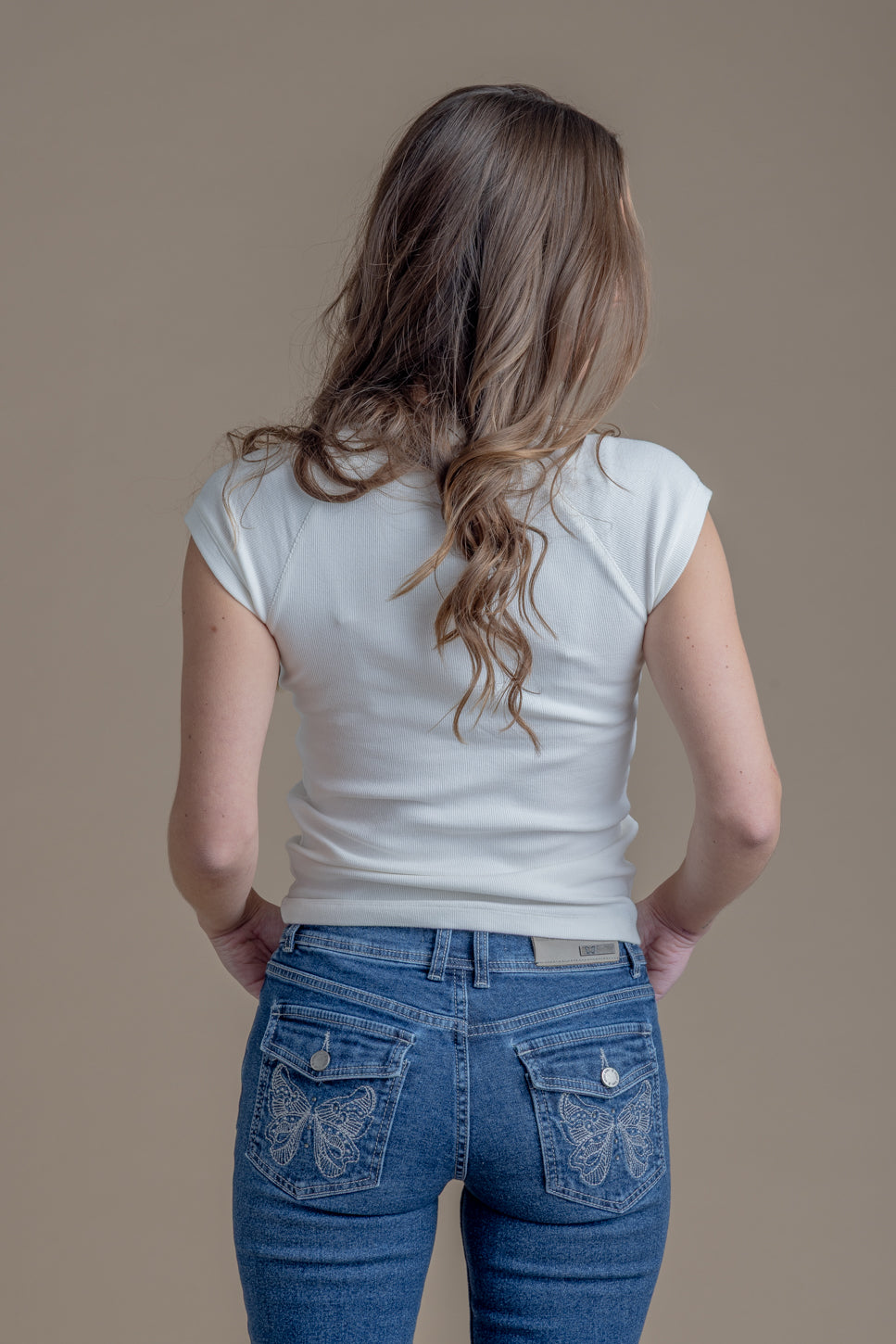 Polera Belma Regular Bordado Crudo Efesis