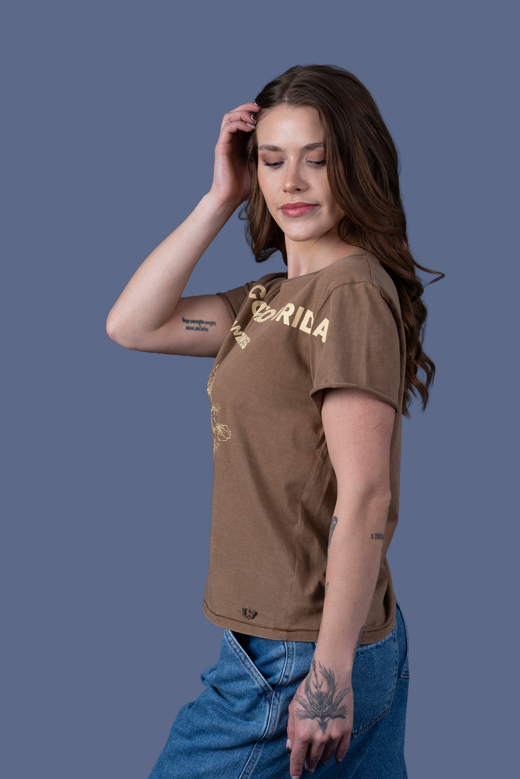 Polera Carey Regular Estampada Café Efesis