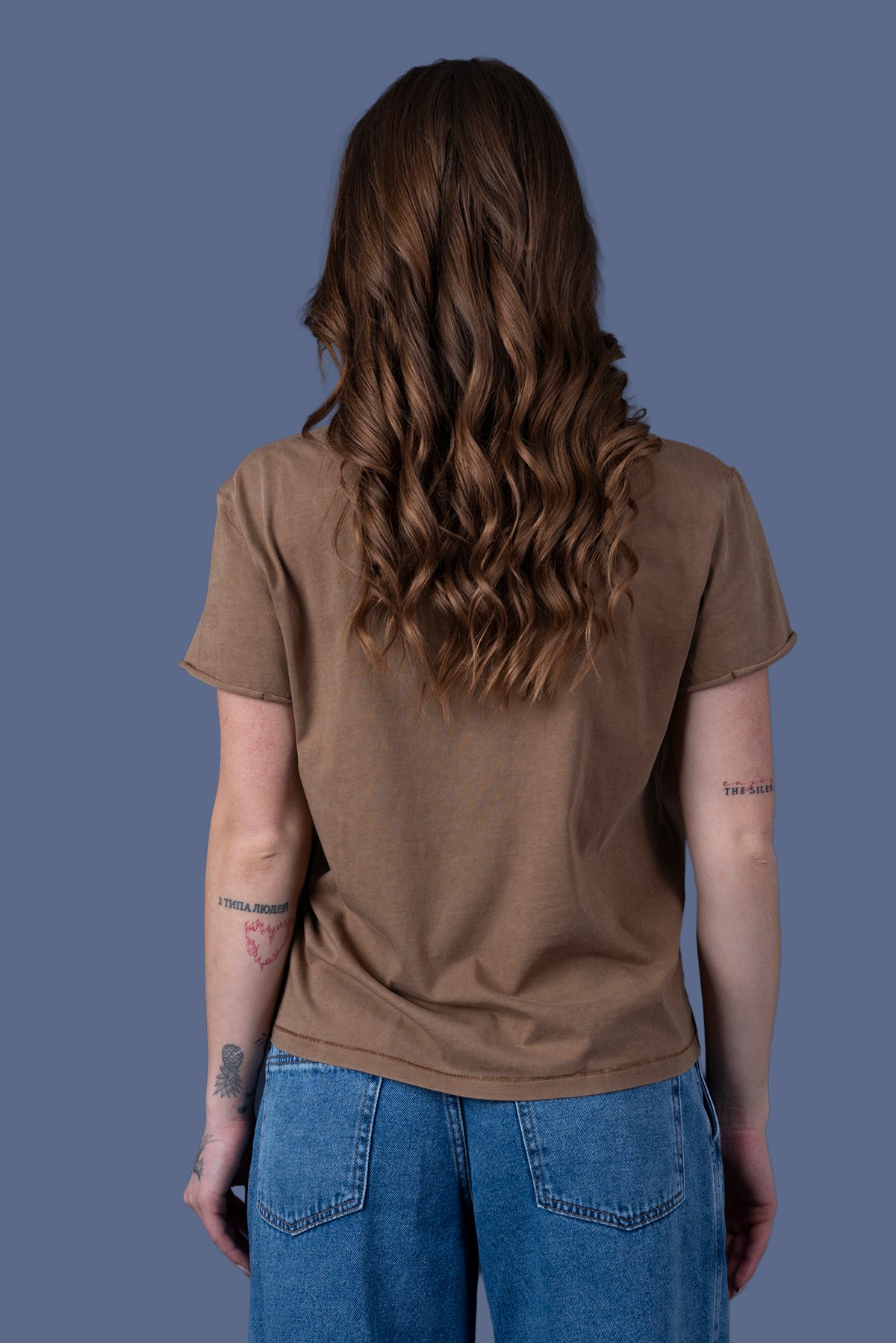 Polera Carey Regular Estampada Café Efesis
