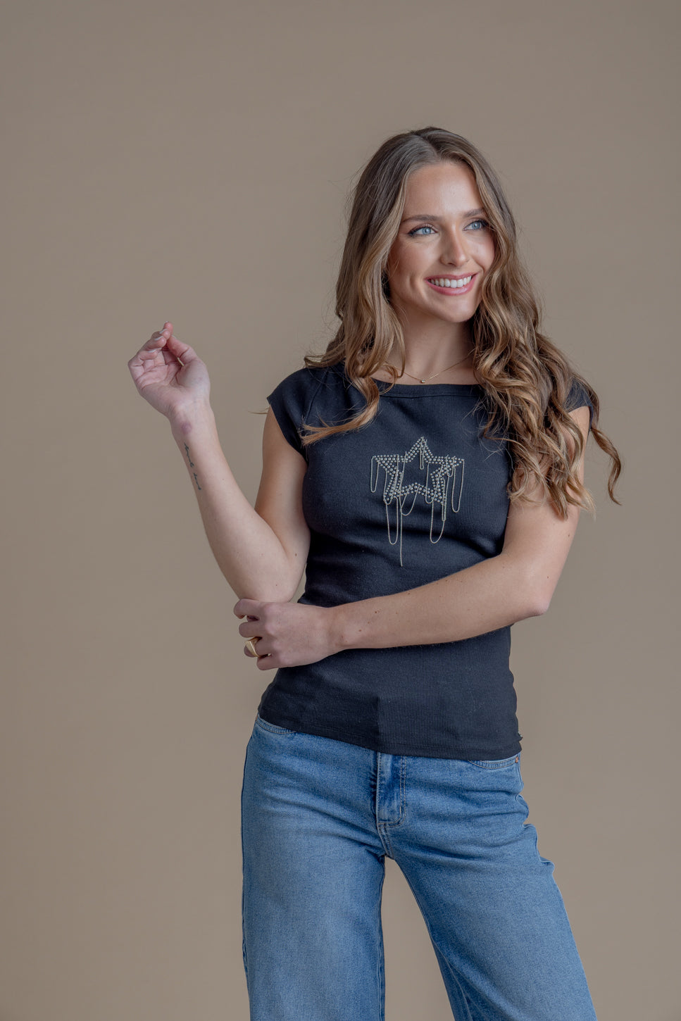 Polera Celia Regular Estrella Cadenas Negro Efesis