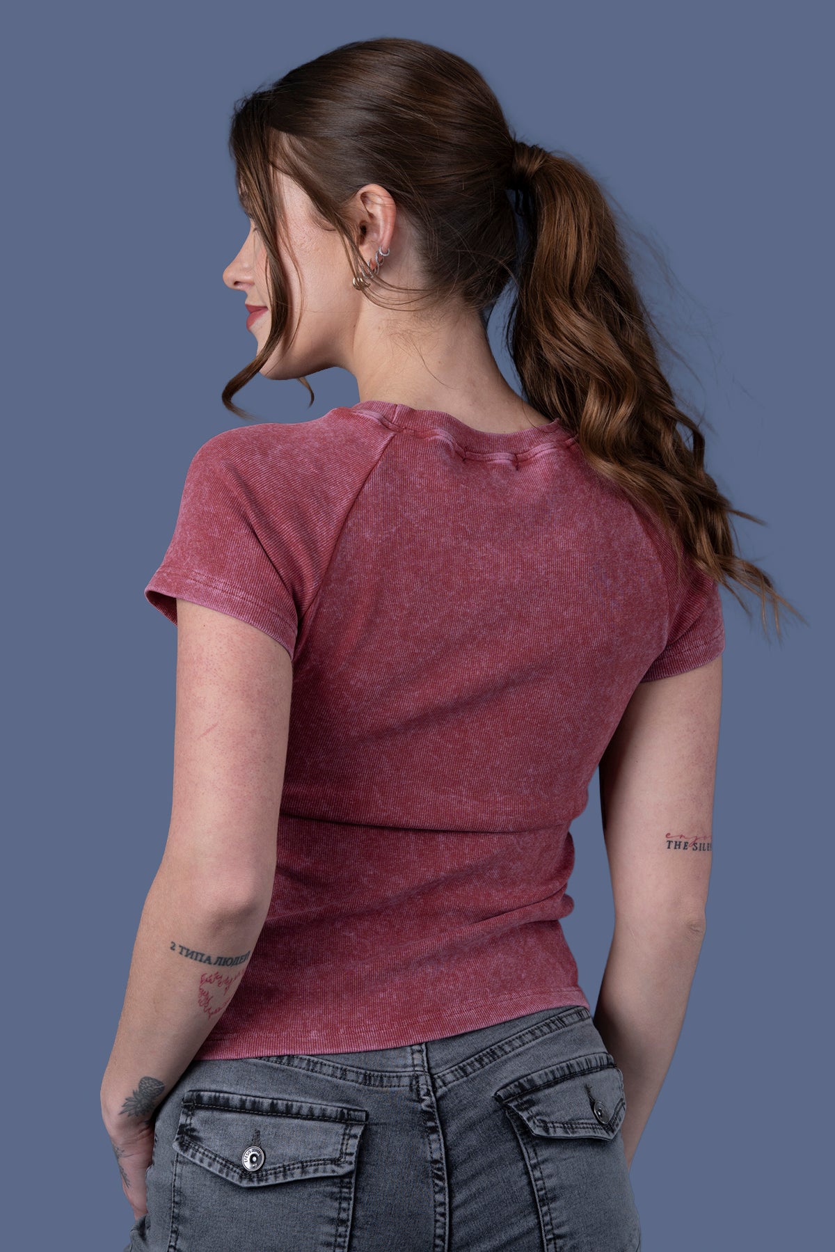 Polera Miller Baby Tee Estampada Burdeo Efesis