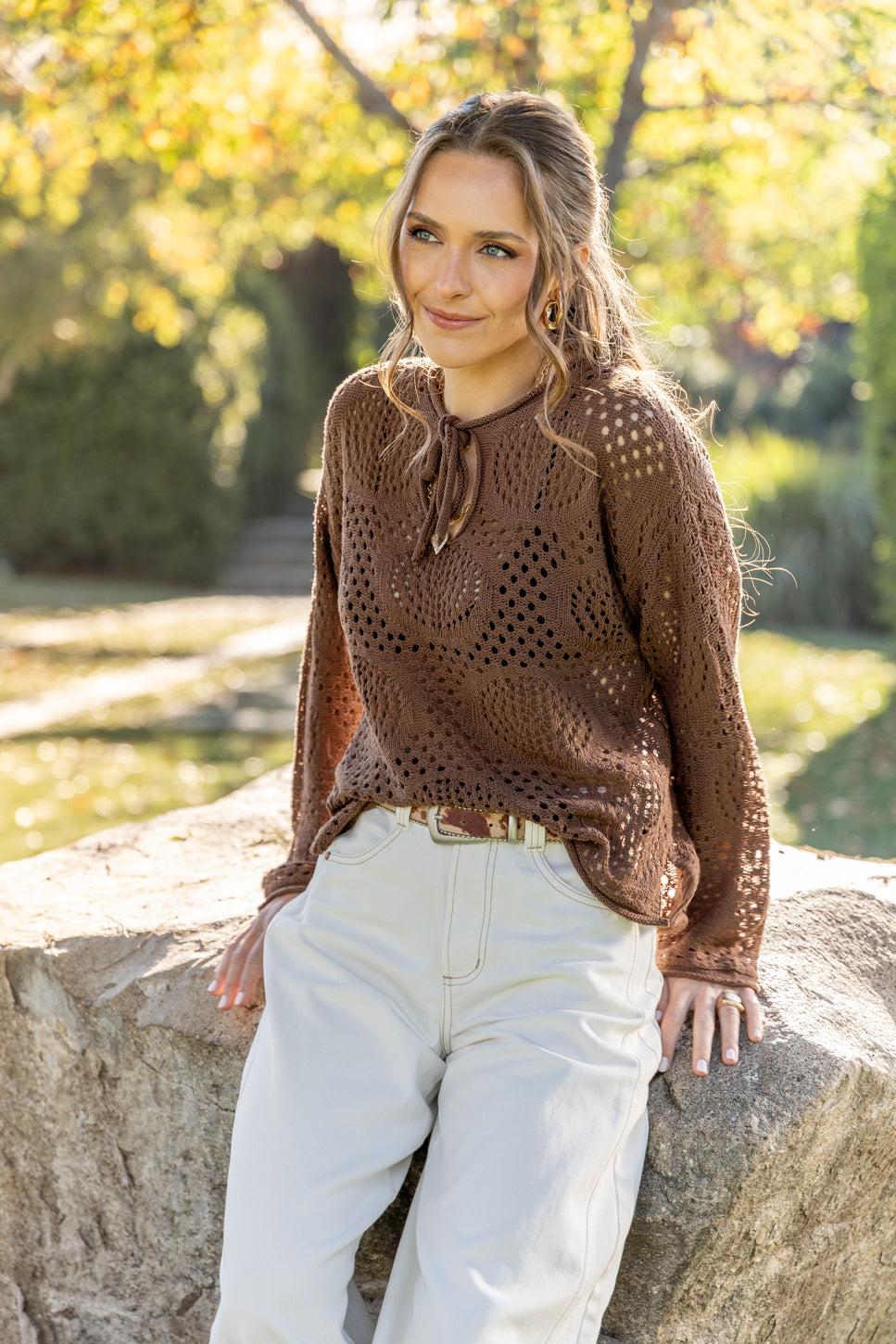 Sweater Raisa Regular Amarra Escote Café Efesis