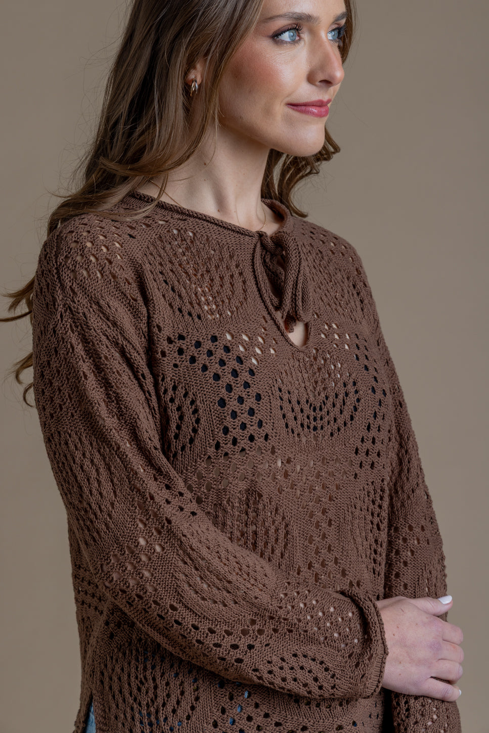 Sweater Raisa Regular Amarra Escote Café Efesis