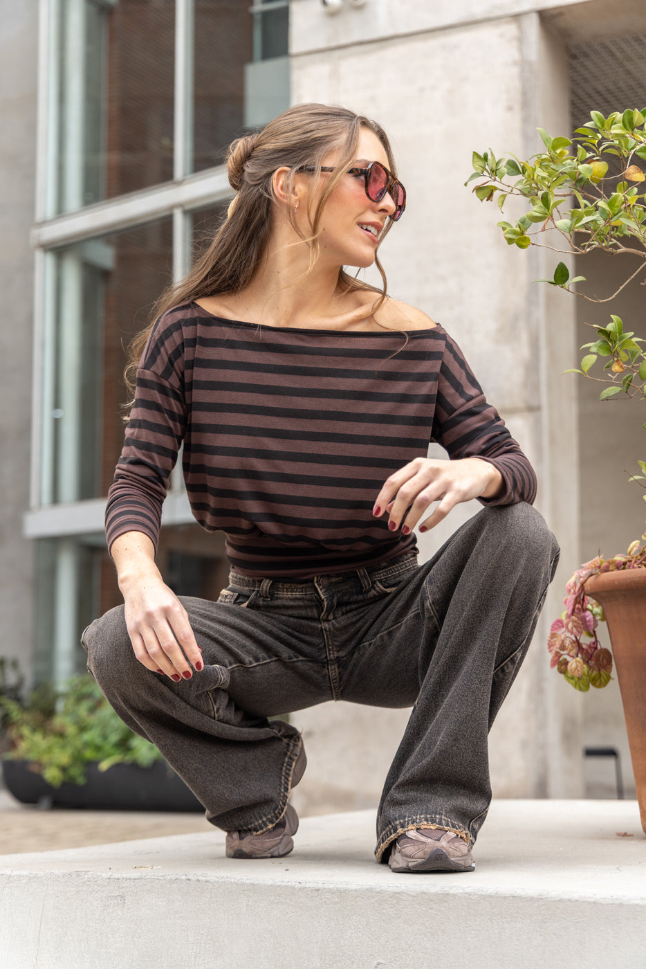 Polera Seren Regular Listada Cuello Bote Café Efesis