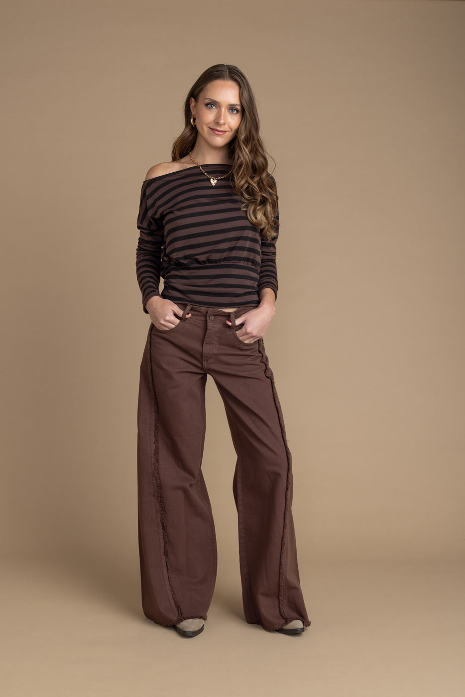 Polera Seren Regular Listada Cuello Bote Café Efesis