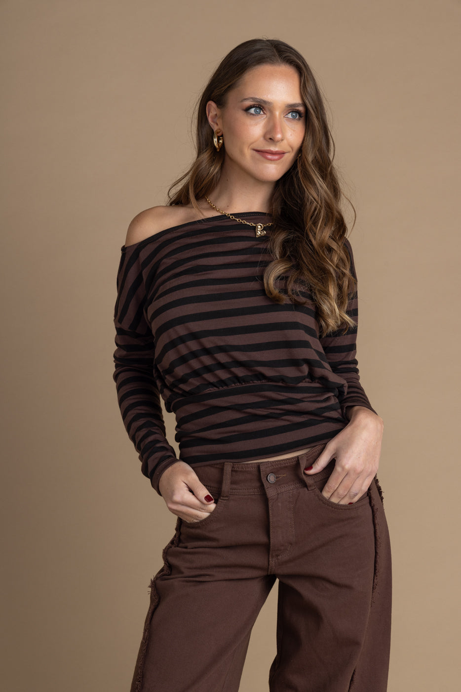 Polera Seren Regular Listada Cuello Bote Café Efesis