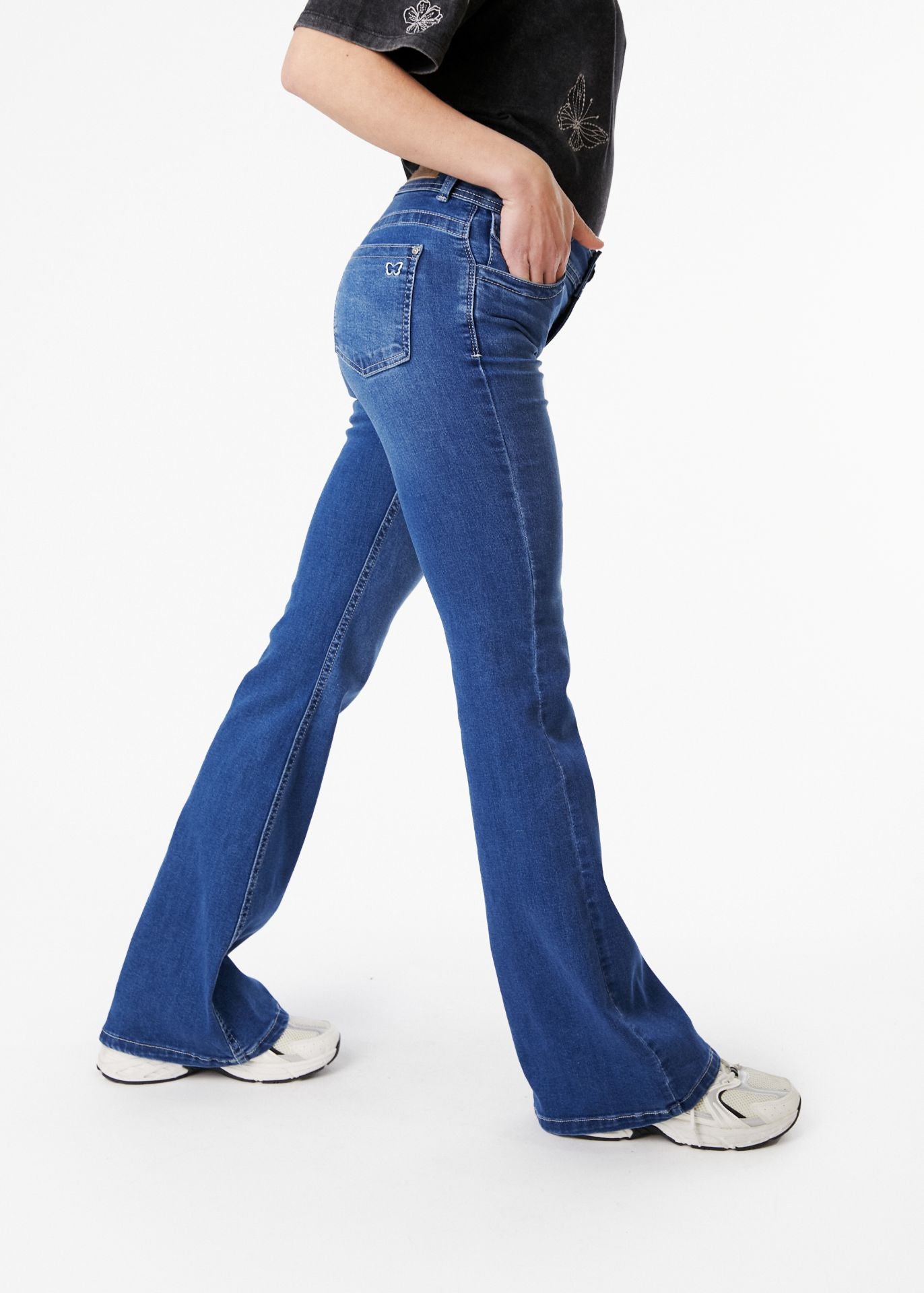 JEANS CELESTE FLARE RELOJERO C/ TAPETA AZUL EFESIS